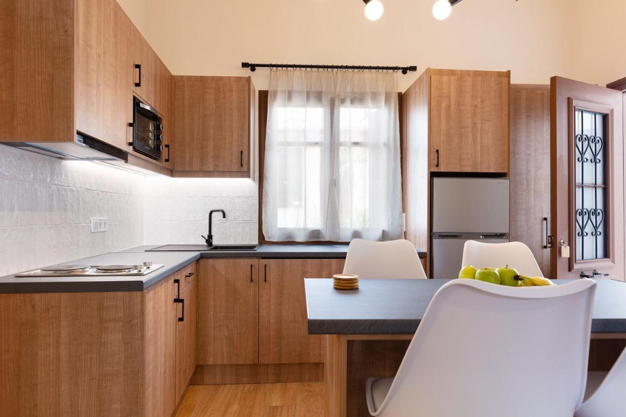 Lilys Apartments Rethymno Esterno foto