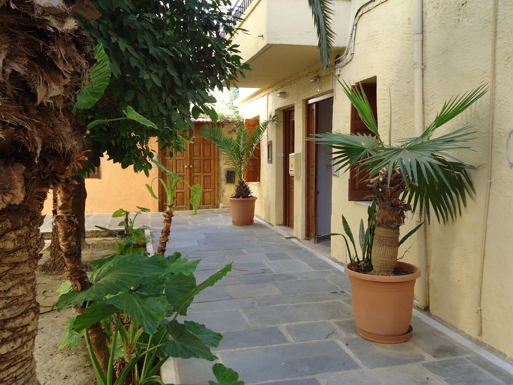 Lilys Apartments Rethymno Esterno foto