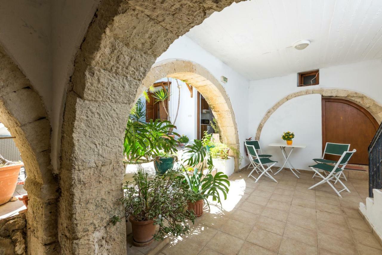 Lilys Apartments Rethymno Esterno foto