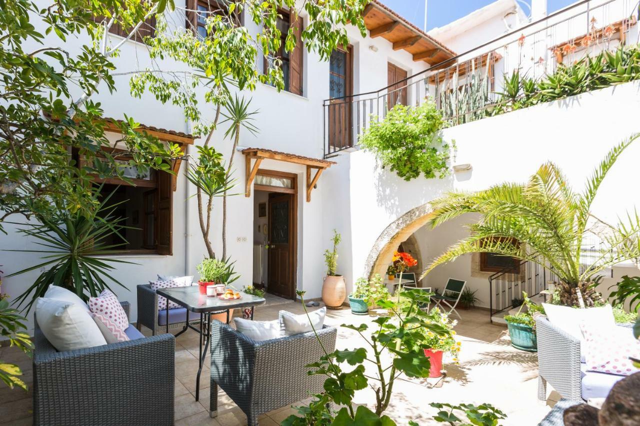 Lilys Apartments Rethymno Esterno foto